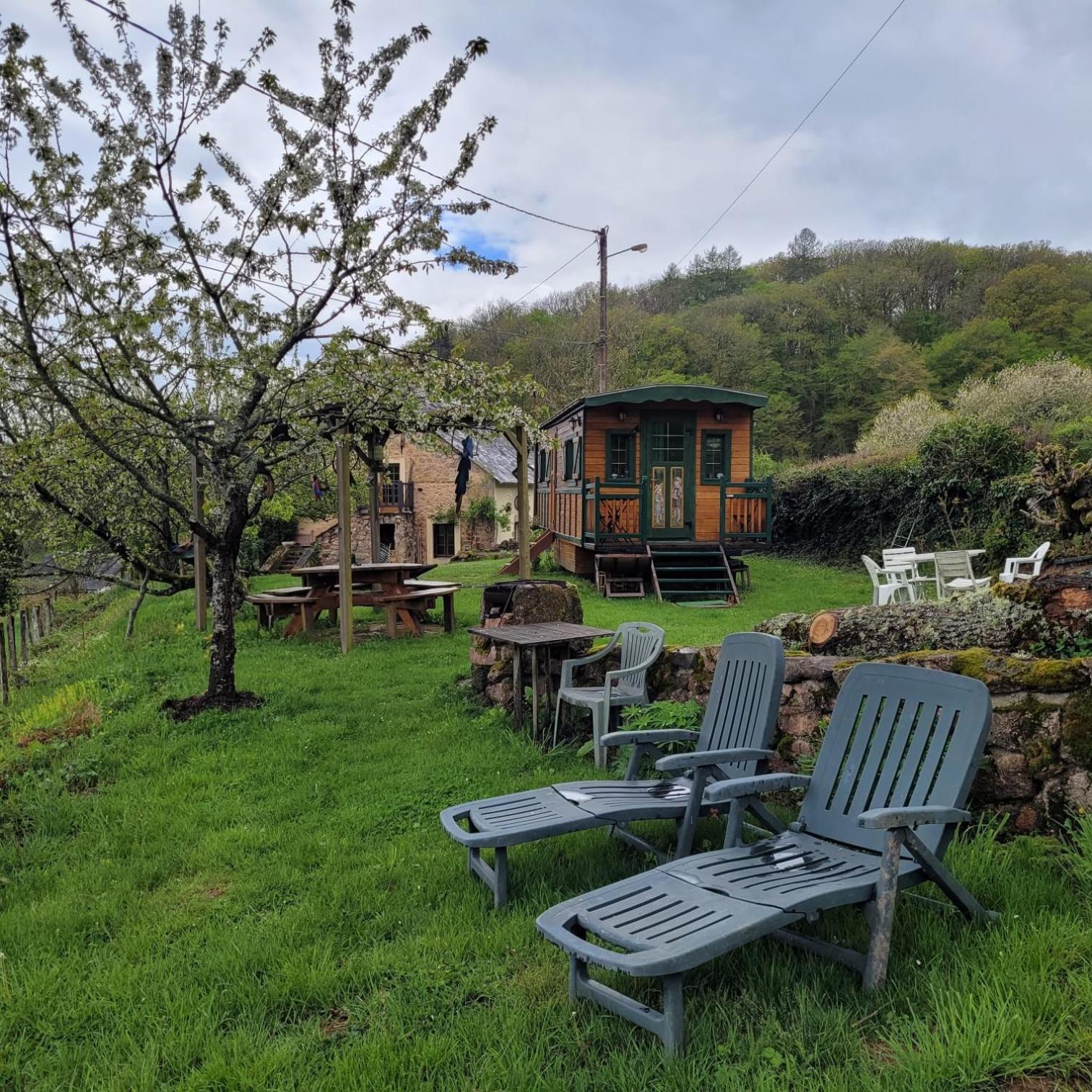 Roulotte Maisonthiers Blanot  外观 照片